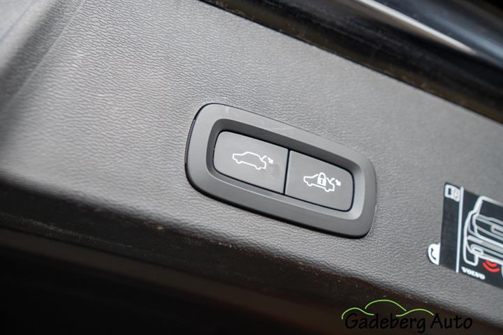 Sort Volvo XC40 fra 2020