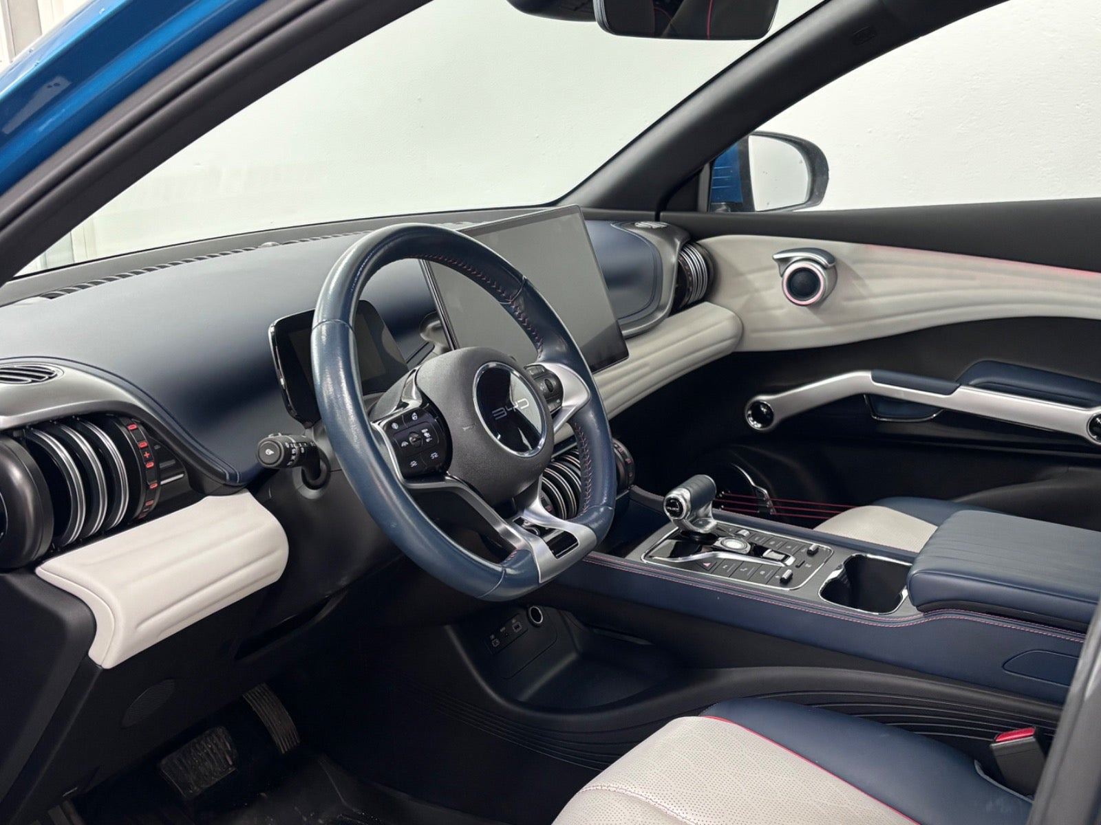 Blå BYD Atto 3 fra 2023
