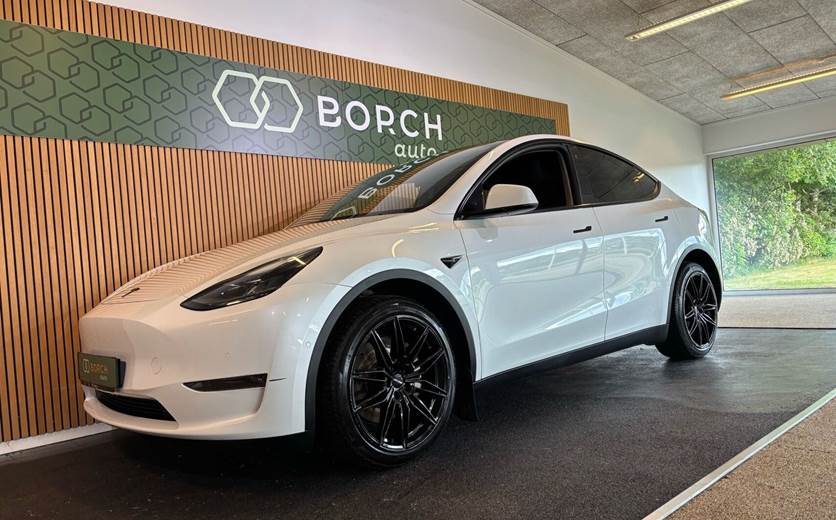 Tesla Model Y Long Range AWD
