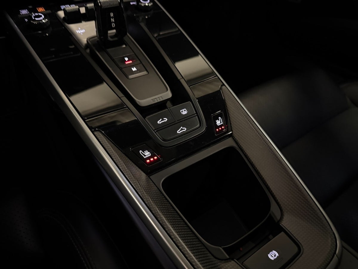 Grøn Porsche 911 Carrera 4S fra 2019