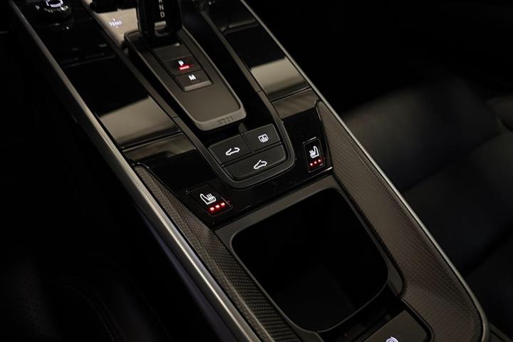 Grøn Porsche 911 Carrera 4S fra 2019