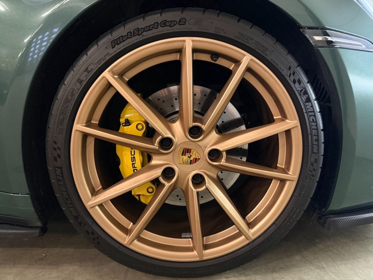 Grøn Porsche 911 Carrera 4S fra 2019