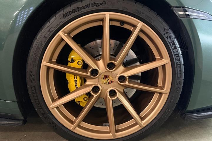 Grøn Porsche 911 Carrera 4S fra 2019