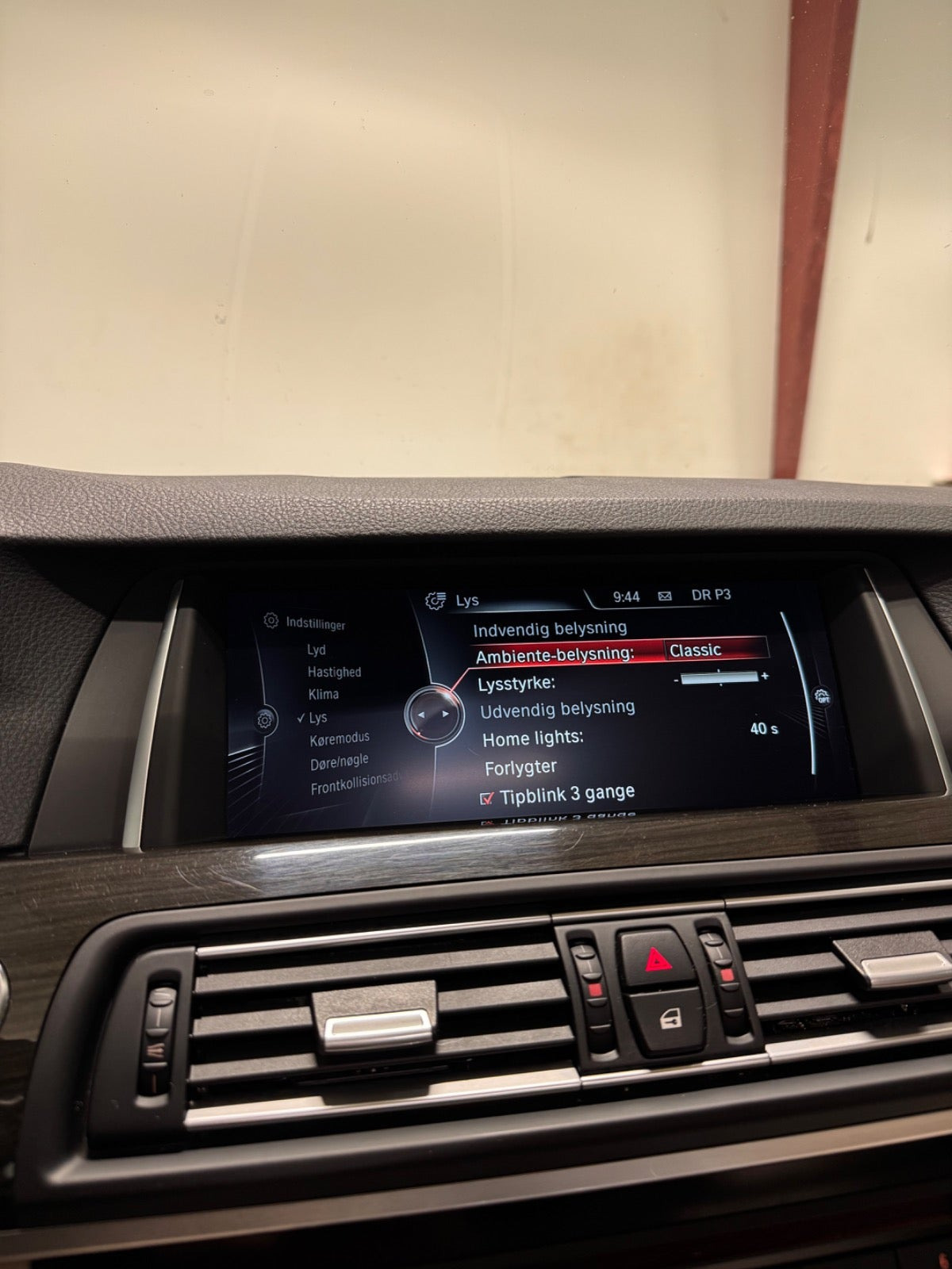 Brun BMW 550i fra 2014