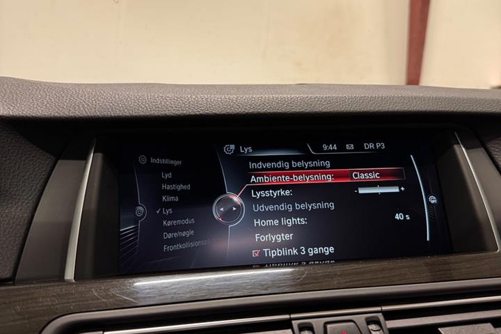 Brun BMW 550i fra 2014
