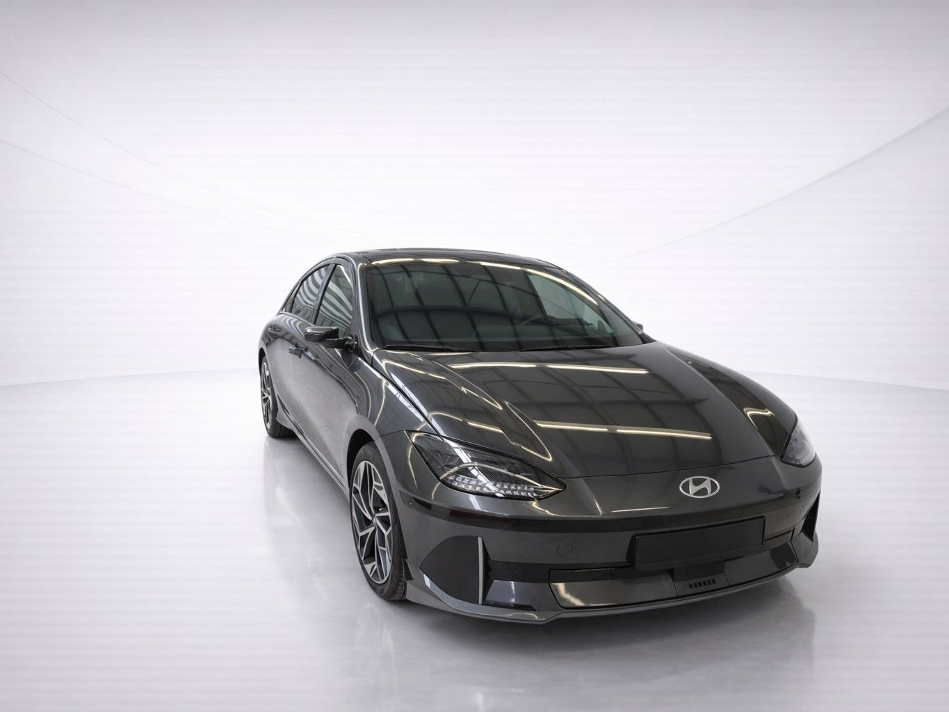 Grå Hyundai Ioniq 6 fra 2023
