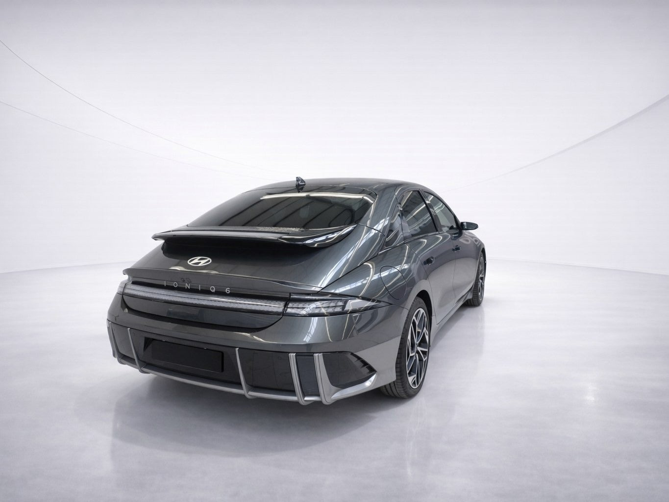 Grå Hyundai Ioniq 6 fra 2023