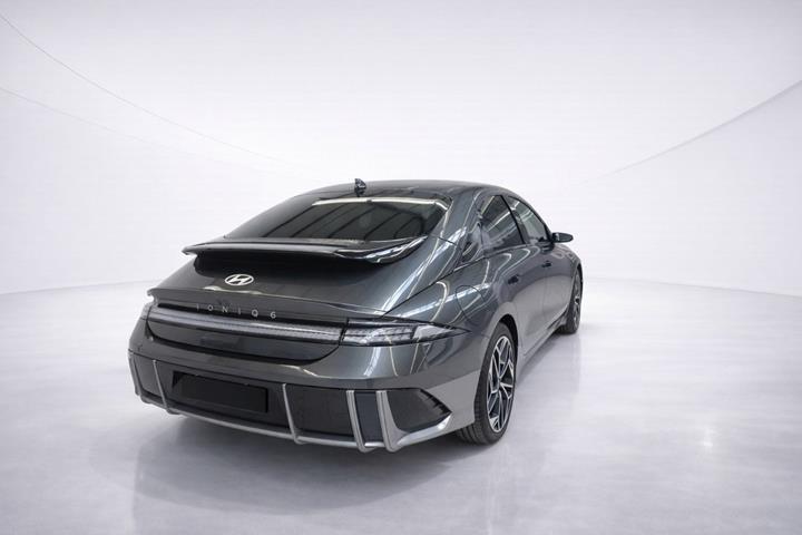 Grå Hyundai Ioniq 6 fra 2023