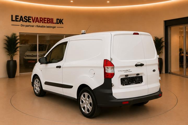 Hvid Ford Transit Courier fra 2019