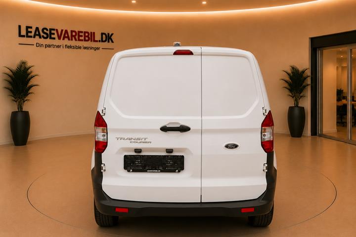 Hvid Ford Transit Courier fra 2019