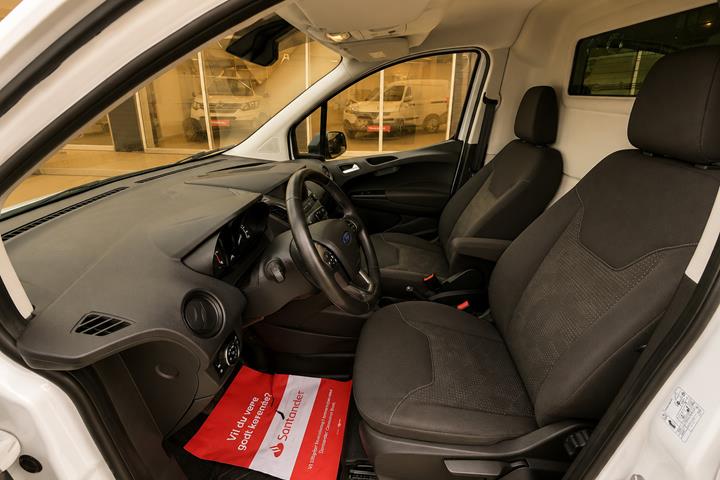 Hvid Ford Transit Courier fra 2019