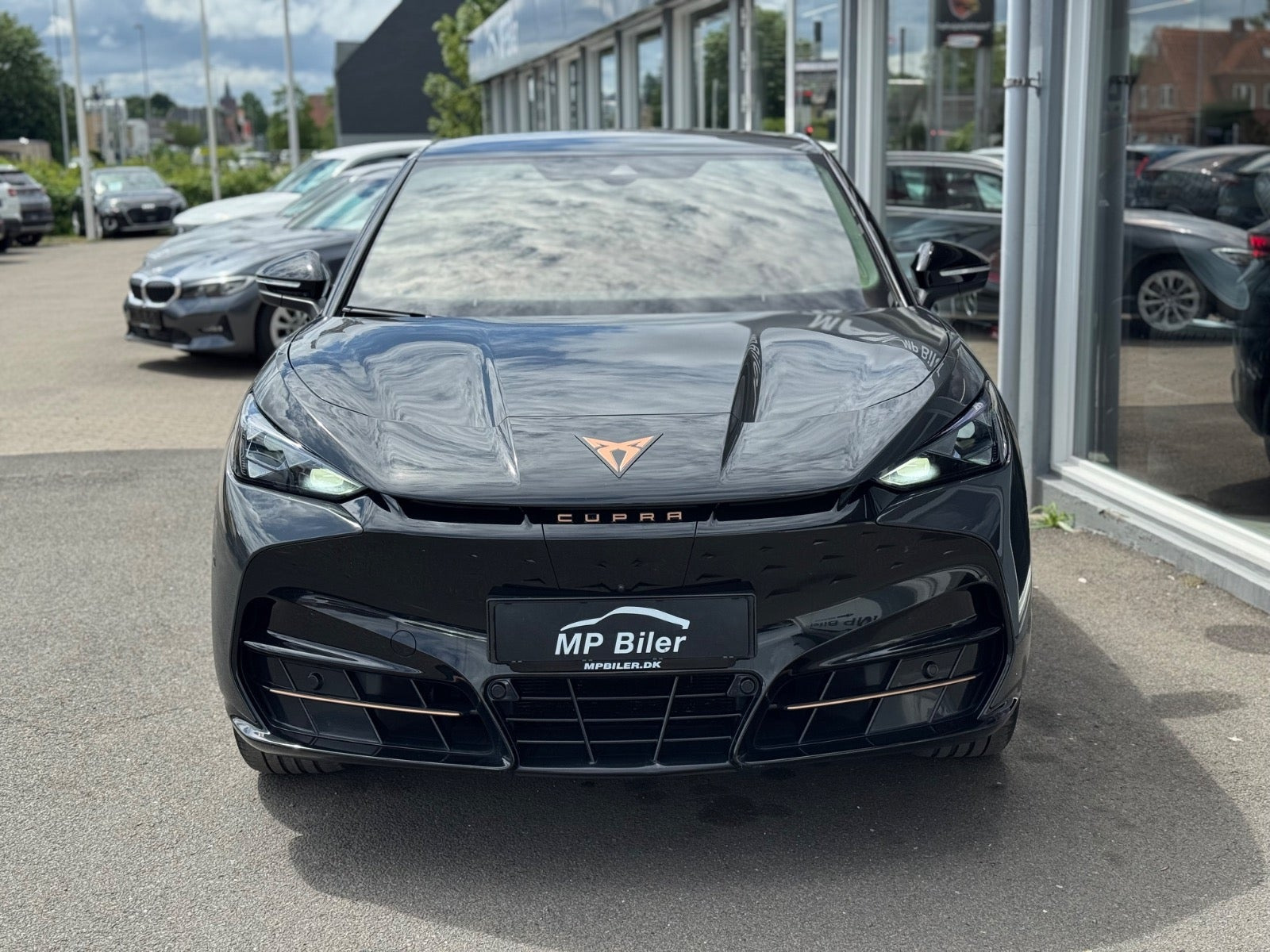 Grå Cupra Tavascan fra 2025