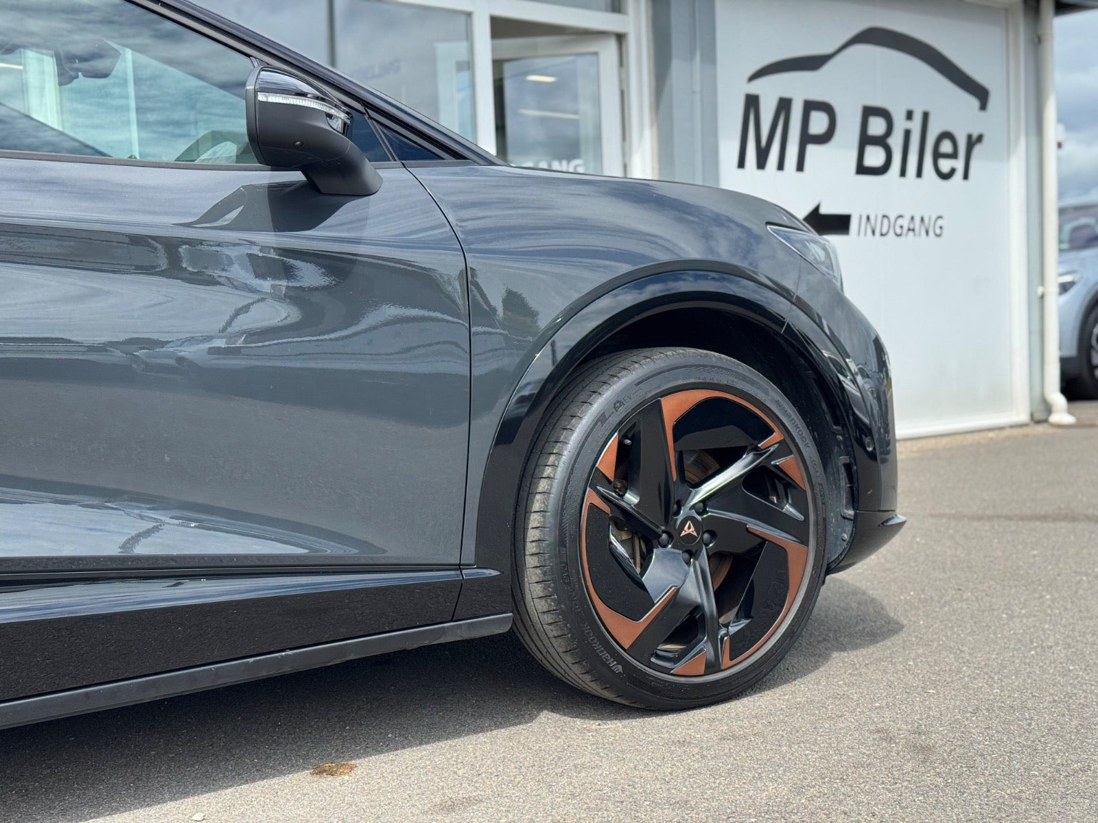 Grå Cupra Tavascan fra 2025