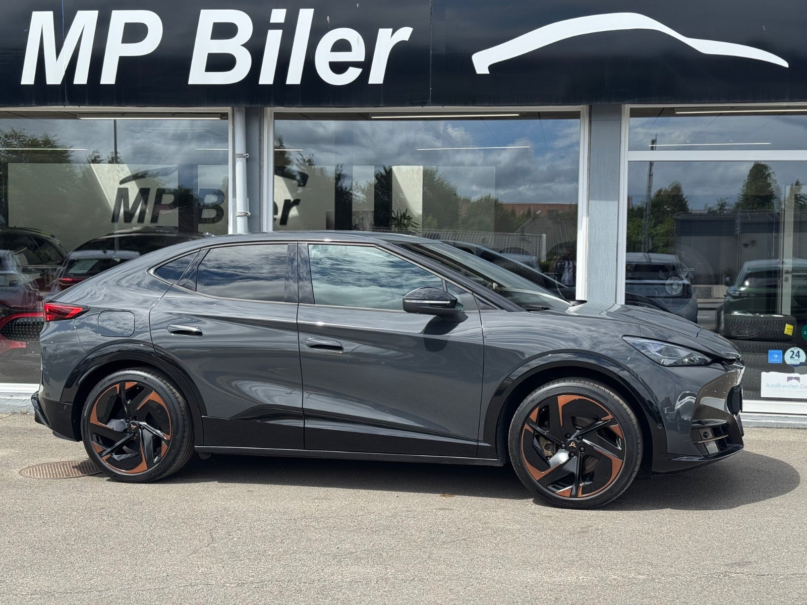 Grå Cupra Tavascan fra 2025