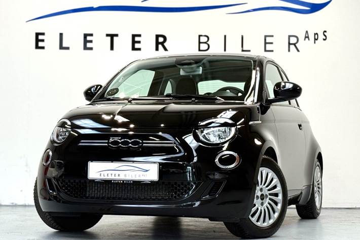 Sort Fiat 500e fra 2022 set udefra