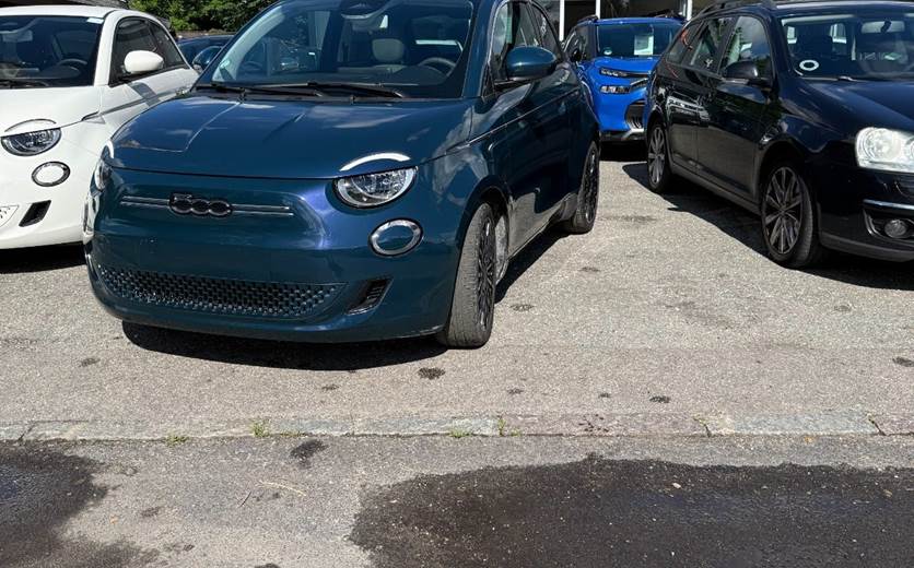 Fiat 500e 42 Icon Sky