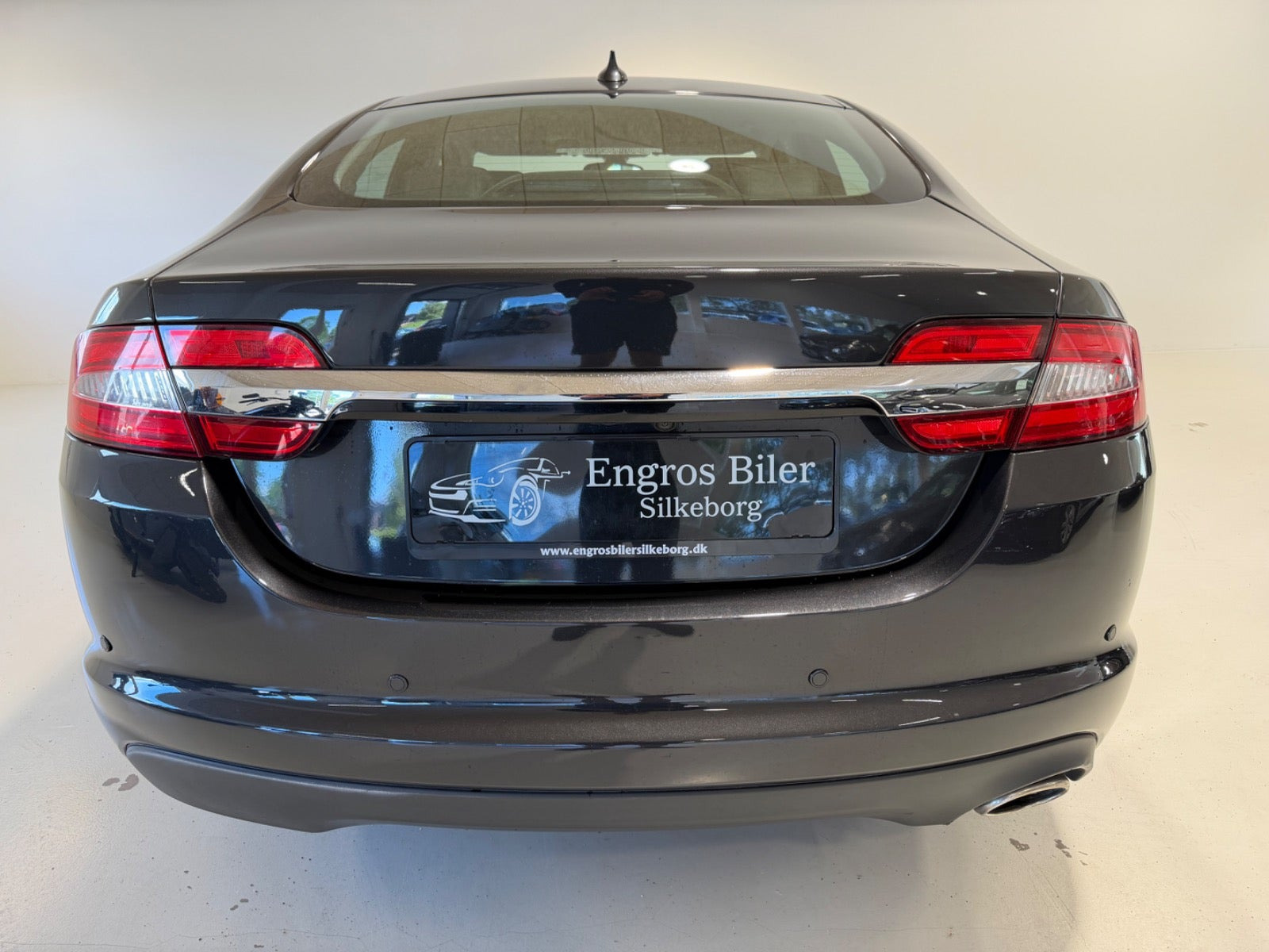 Grå Jaguar XF fra 2015
