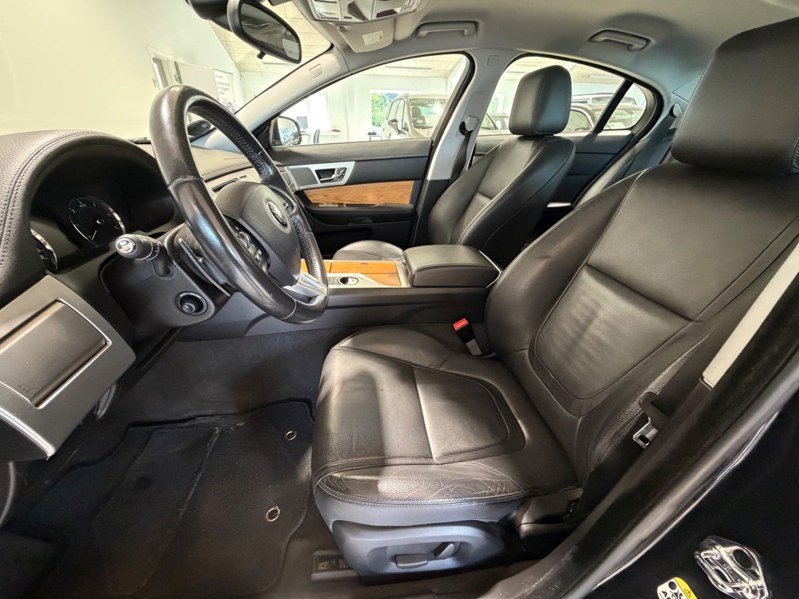 Jaguar XF 2.2 TDi4 Automatic, 8-trins, 163ps, 2015