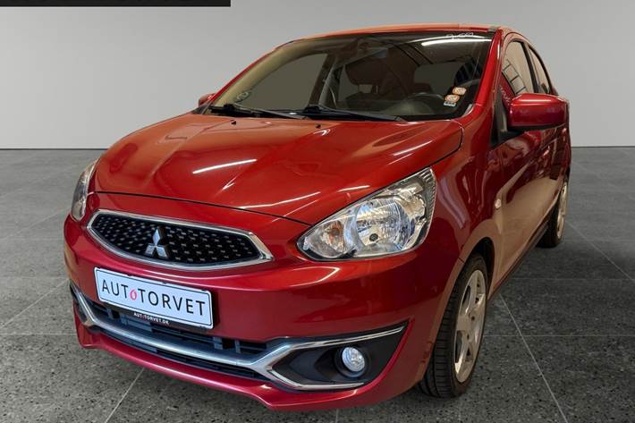 Rød Mitsubishi Space Star fra 2017 set udefra