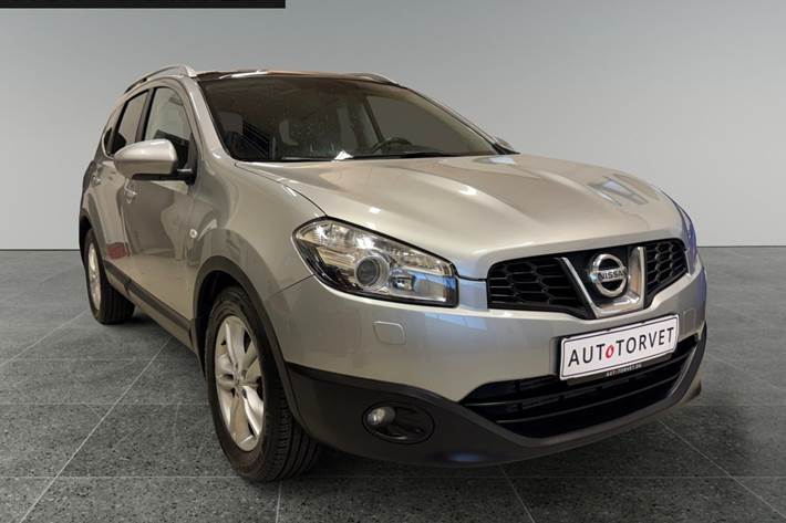Sølv Nissan Qashqai+2 fra 2012