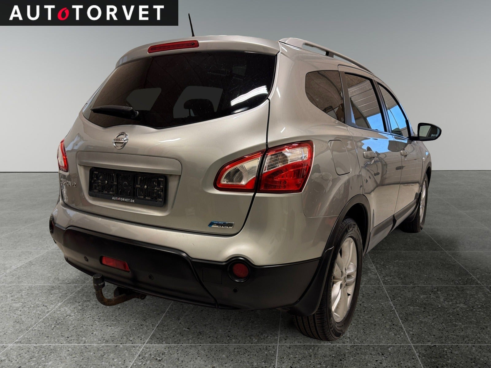 Sølv Nissan Qashqai+2 fra 2012