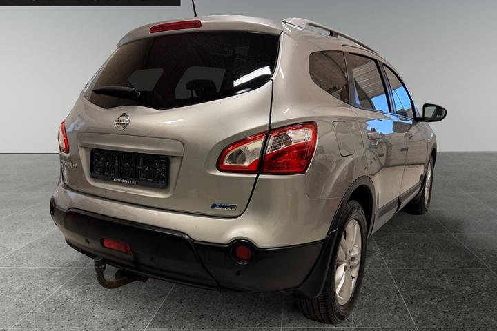 Sølv Nissan Qashqai+2 fra 2012