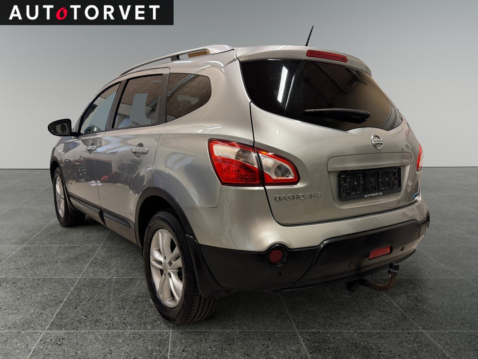 Sølv Nissan Qashqai+2 fra 2012