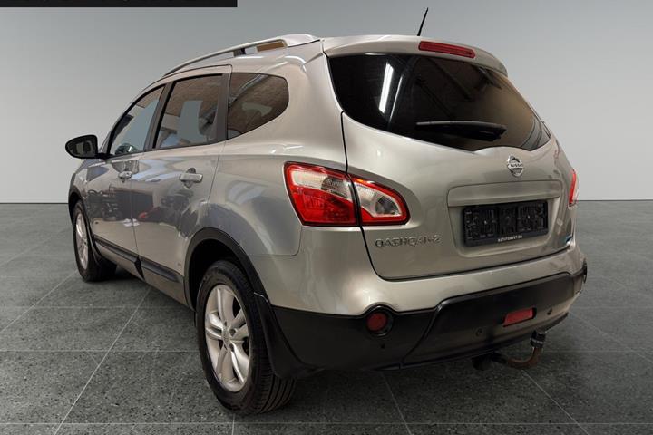 Sølv Nissan Qashqai+2 fra 2012