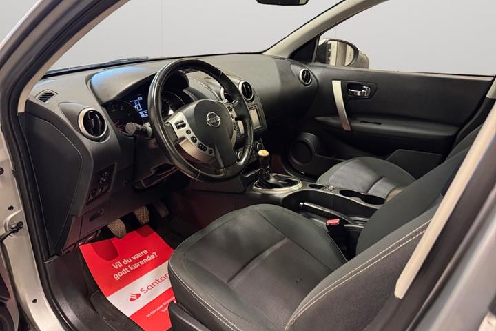 Sølv Nissan Qashqai+2 fra 2012