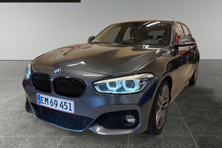 Grå BMW 118i fra 2019 set udefra