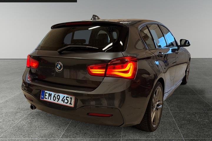 Grå BMW 118i fra 2019
