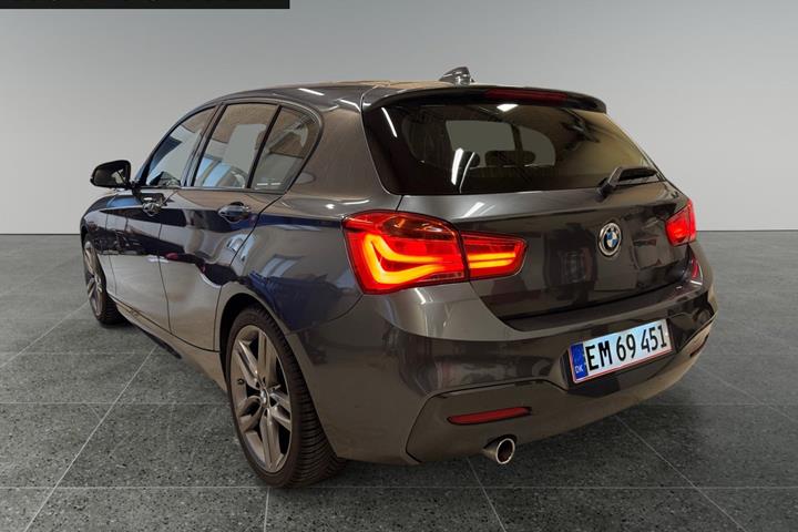 Grå BMW 118i fra 2019