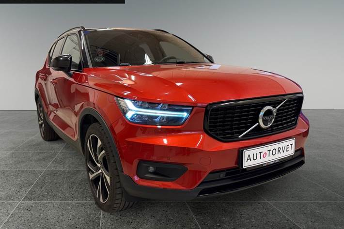 Rød Volvo XC40 fra 2022