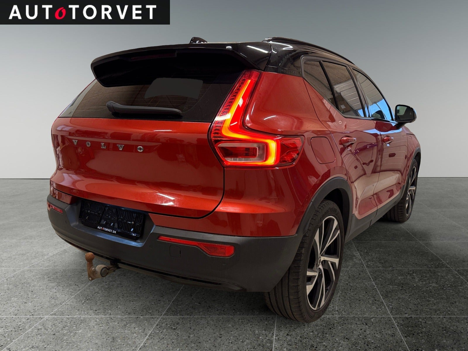 Rød Volvo XC40 fra 2022