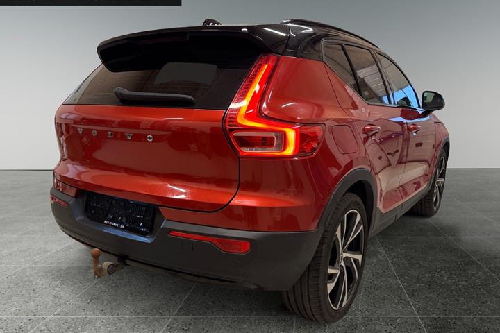 Rød Volvo XC40 fra 2022