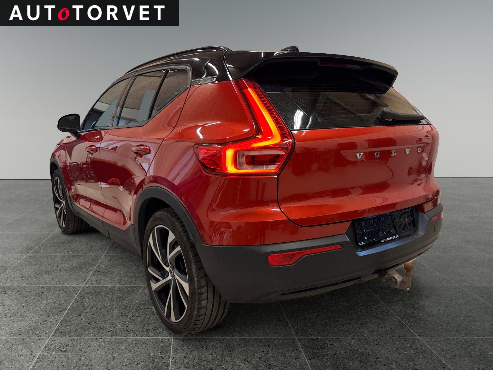 Rød Volvo XC40 fra 2022