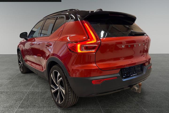 Rød Volvo XC40 fra 2022