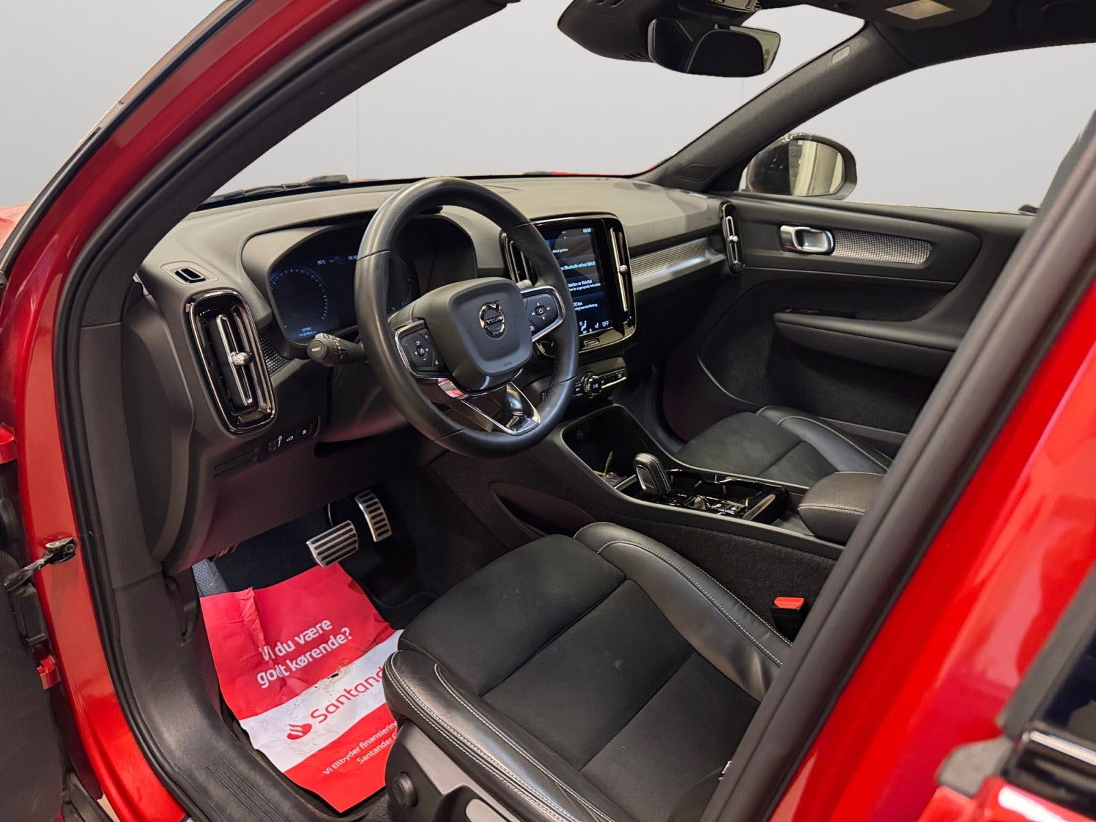 Rød Volvo XC40 fra 2022