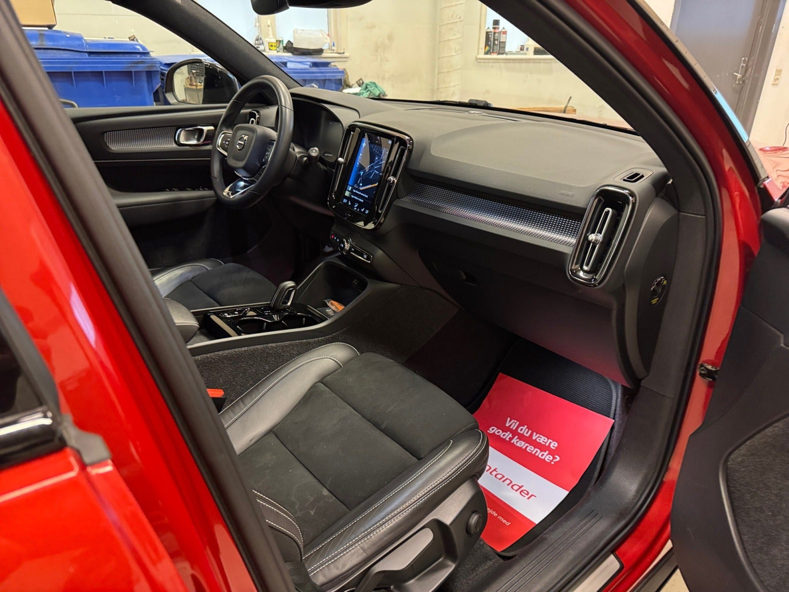 Rød Volvo XC40 fra 2022