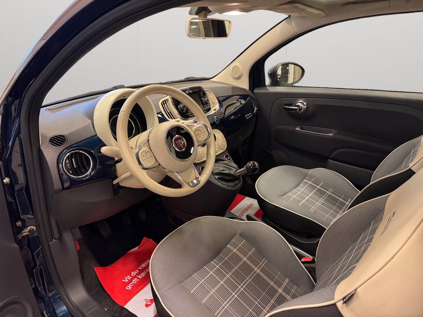 Blå Fiat 500 fra 2016