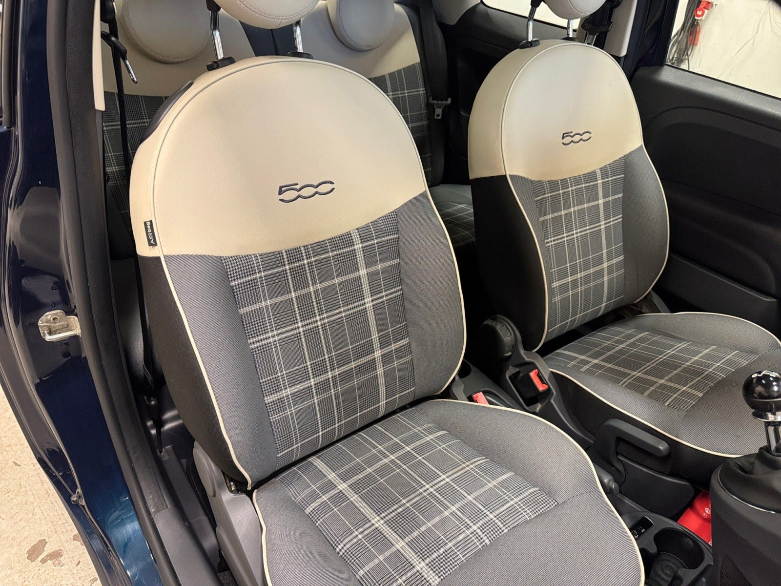 Blå Fiat 500 fra 2016