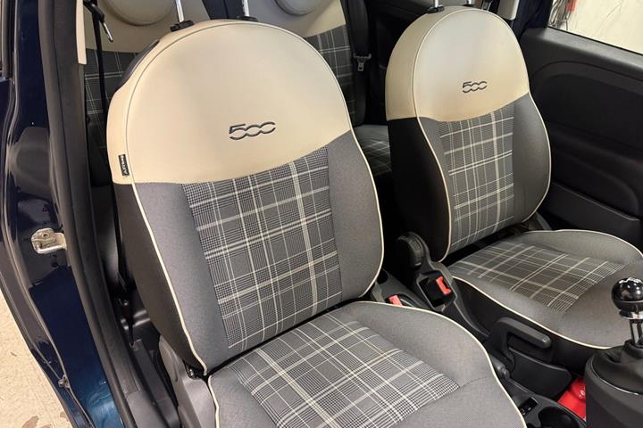 Blå Fiat 500 fra 2016