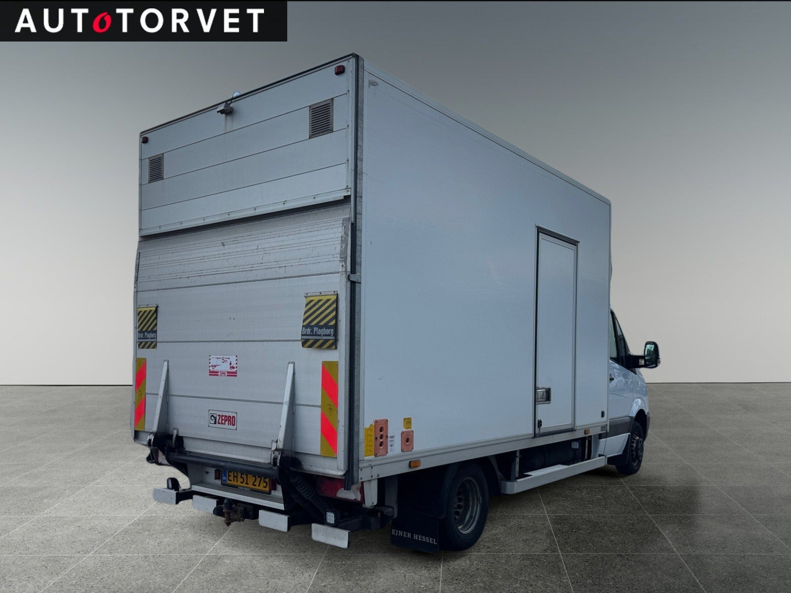 Hvid Mercedes Sprinter 516 fra 2017 set udefra