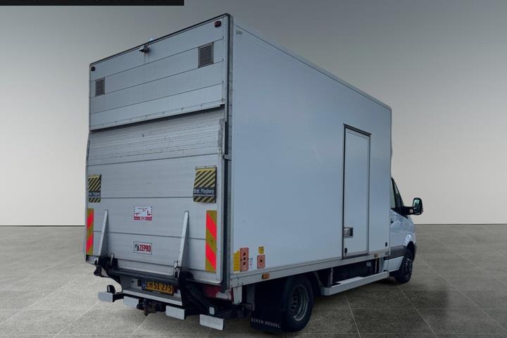 Hvid Mercedes Sprinter 516 fra 2017 set udefra
