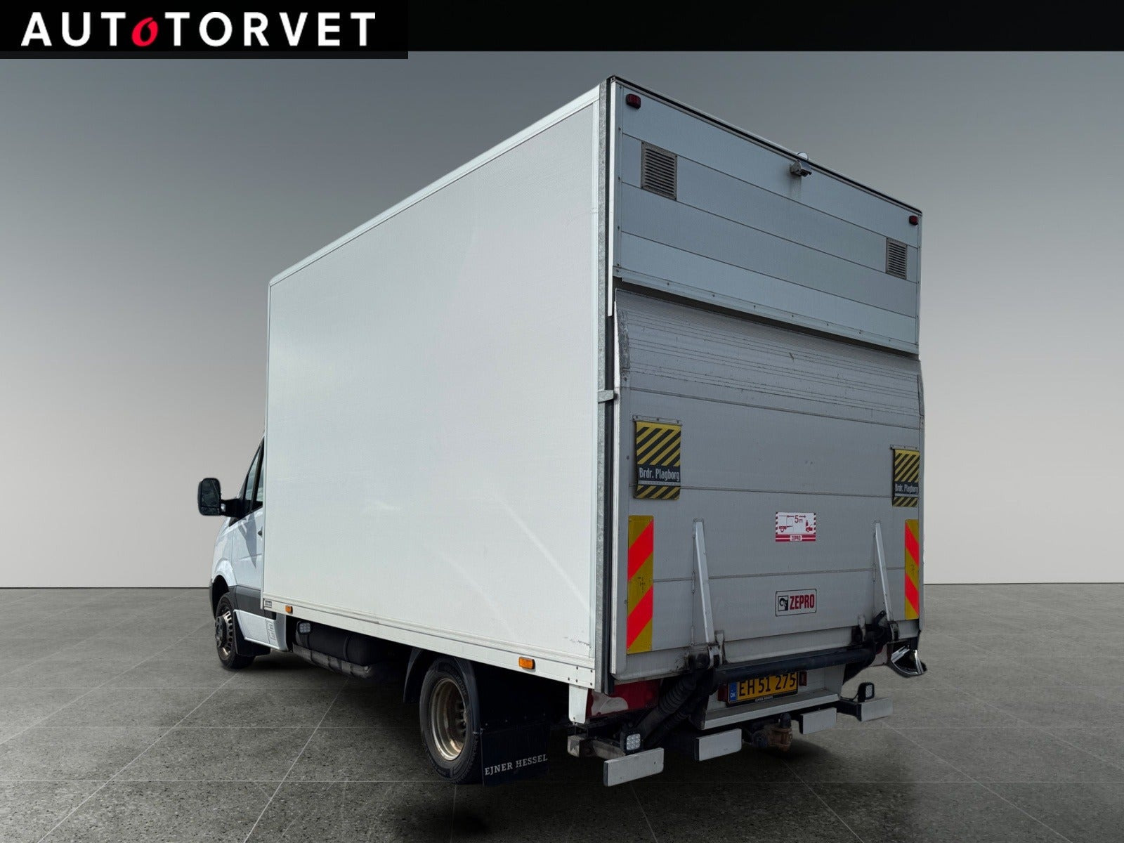 Hvid Mercedes Sprinter 516 fra 2017 set udefra