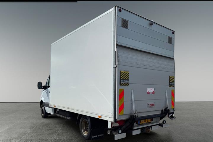 Hvid Mercedes Sprinter 516 fra 2017 set udefra