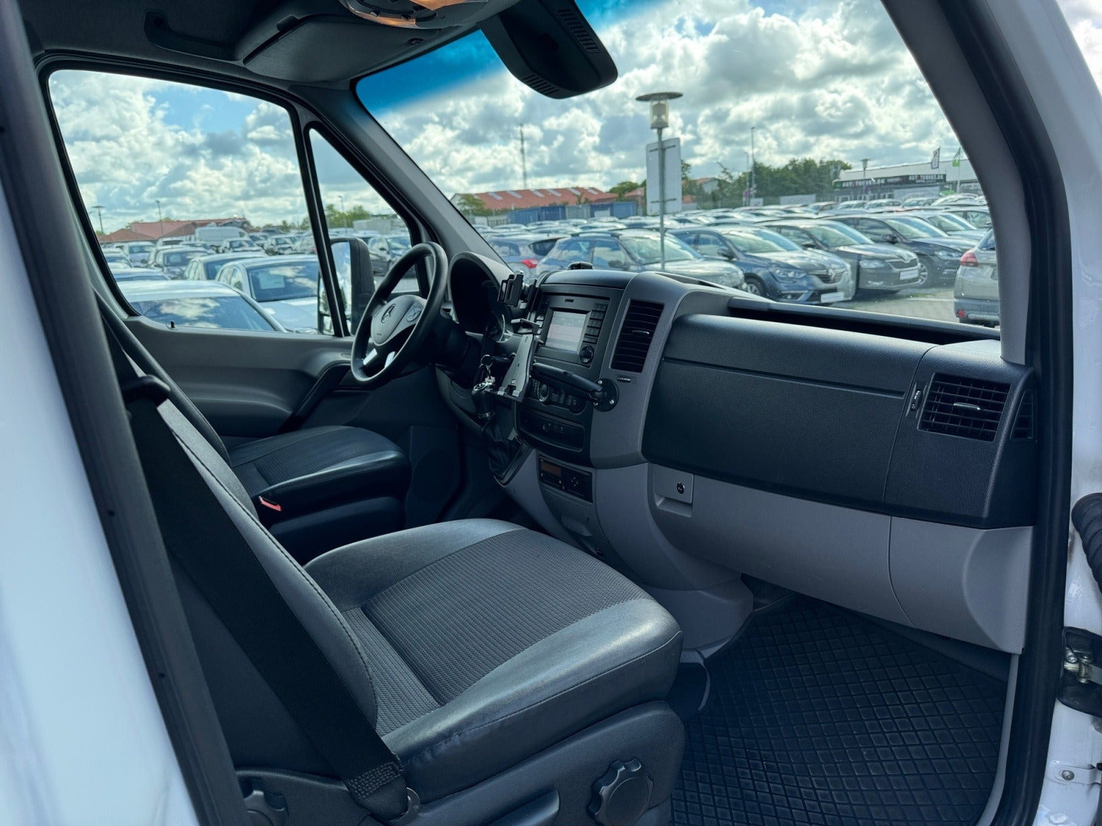 Hvid Mercedes Sprinter 516 fra 2017