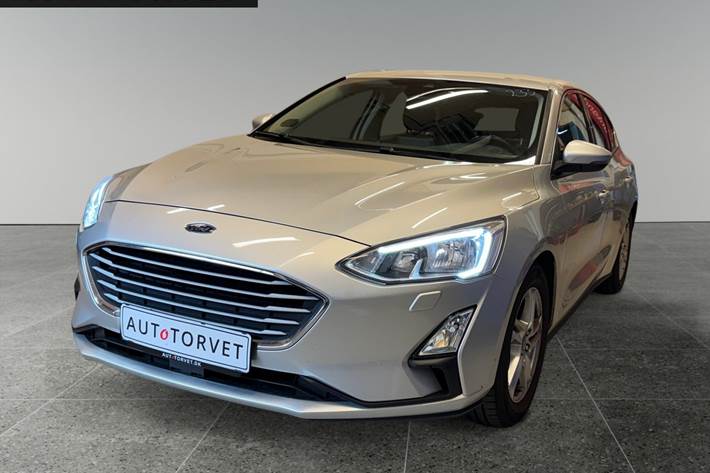 Sølv Ford Focus fra 2019 set udefra