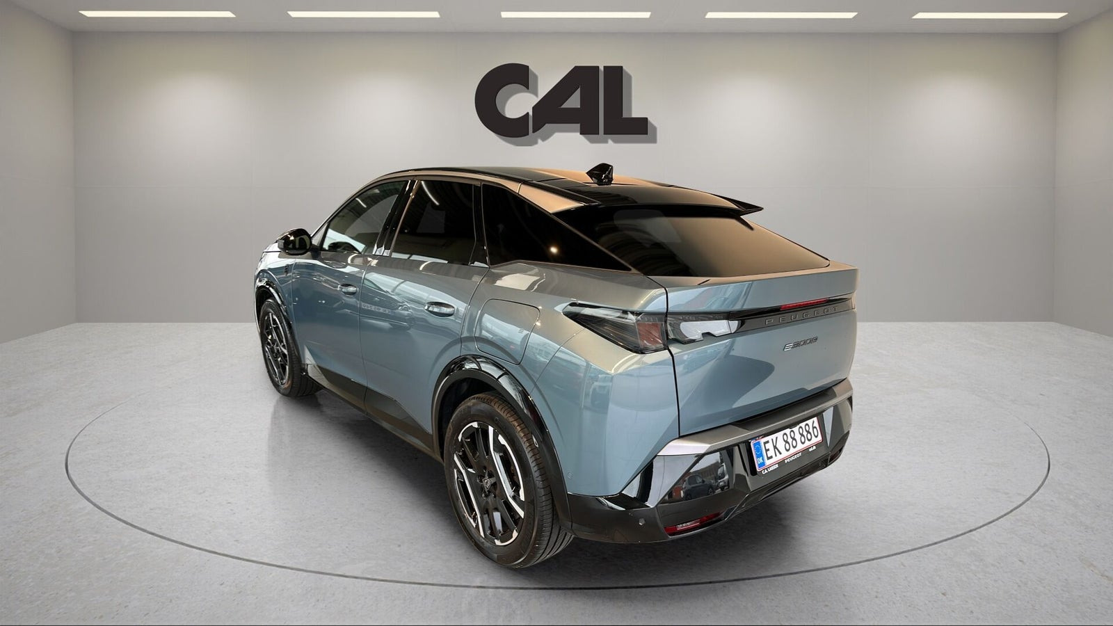 Blå Peugeot e-3008 fra 2025