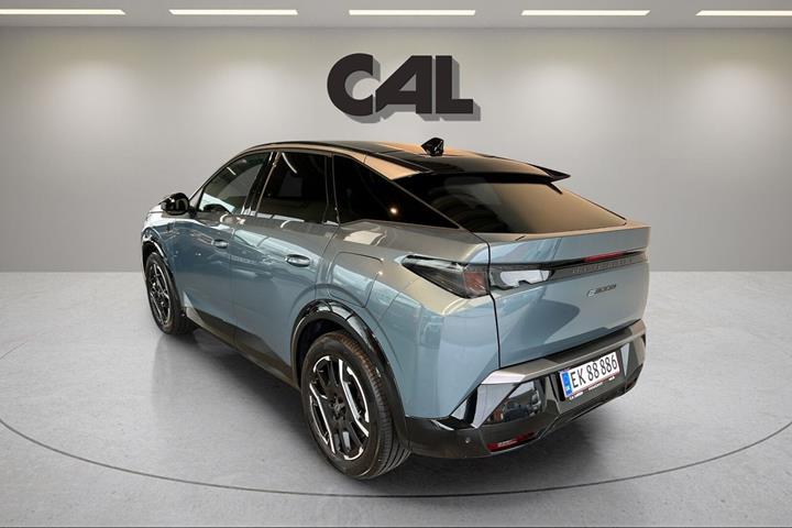 Blå Peugeot e-3008 fra 2025